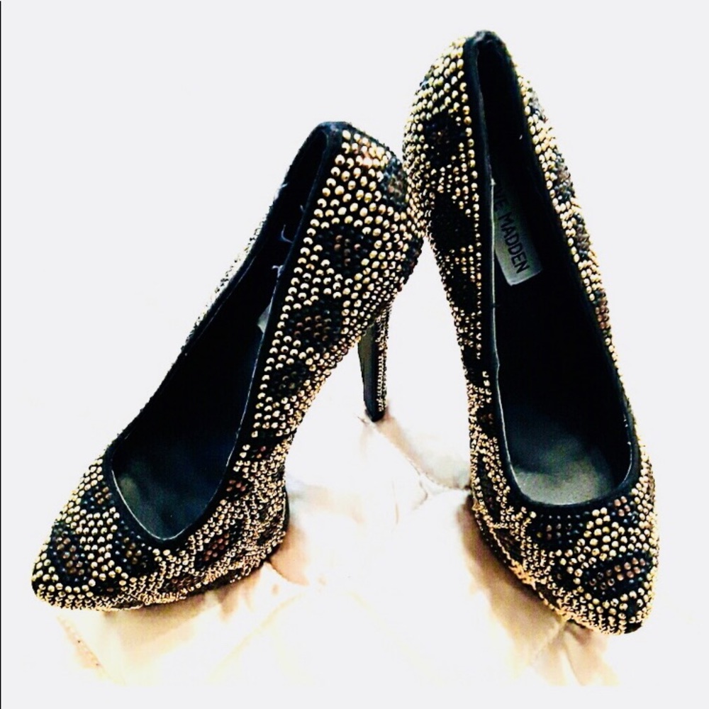 NWOT- Steve Madden High Heels size 6.